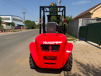 Montacargas 3 a 4 Tn - Serie S (4WD)